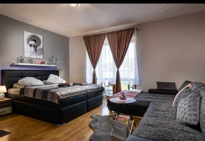 Apartman Zara Superior ลิฟตอฟสกีมิคูลาช ภายนอก รูปภาพ